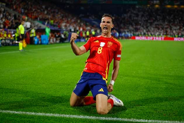 Spain s Fabian Ruiz celebrates after scoring the 2-1 during the Euro2024 round of 16 soccer match between Spain and Georgia at RheinEnergieStadion in Cologne, Germany, 30 June 2024. Spain vs. Georgia !ACHTUNG: NUR REDAKTIONELLE NUTZUNG!  Copyright: xAlbertoxEstevezx GRAF9955 20240630-55014023711_1