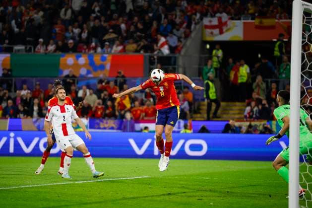 Spain s Fabian Ruiz heads the ball to score the 2-1 during the Euro2024 round of 16 soccer match between Spain and Georgia at RheinEnergieStadion in Cologne, Germany, 30 June 2024. Spain vs. Georgia !ACHTUNG: NUR REDAKTIONELLE NUTZUNG!  Copyright: xAlbertoxEstevezx GRAF9952 20240630-55014023714_1