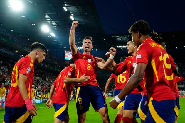 Sport Bilder des Tages Spain v Georgia: Round of 16 - UEFA EURO, EM, Europameisterschaft,Fussball 2024 Fabian Ruiz central midfield of Spain and Paris Saint-Germain celebrates after scoring his sides first goal during the UEFA EURO 2024 round of 16 match between Spain and Georgia at Cologne Stadium on June 30, 2024 in Cologne, Germany. Cologne Germany  Copyright: xJosexBretonx originalFilename:bretonhernandez-spainvge240630_npkKk.jpg