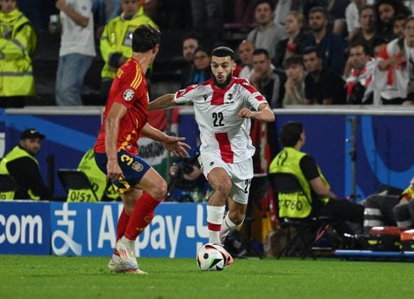 30 06 2024, xsltx, European Football Championship 2024 1 8 Final, Spain Georgia emspor, v l Robin Aime Le Normand Mainfray Spain , Georges Mikautadze Georgia DFL DFB REGULATIONS PROHIBIT ANY USE OF PHOTOGRAPHS as IMAGE SEQUENCES and or QUASI VIDEO Cologne