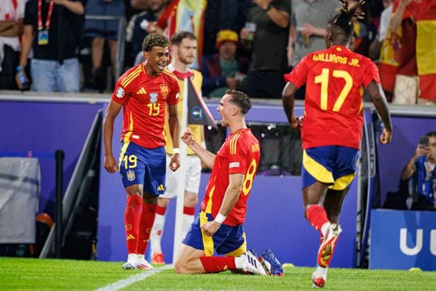 Fabian Ruiz, Lamine Yamal seen celebrating after scoring goal during UEFA EURO, EM, Europameisterschaft,Fussball 2024 Round of 16 game between national teams of Spain and Georgia at RheinEnergieStadion, Cologne, Germany (Maciej Rogowski) Cologne RheinEnergieStadion Germany Copyright: xMaciejxRogowskix spaingeorgia-23