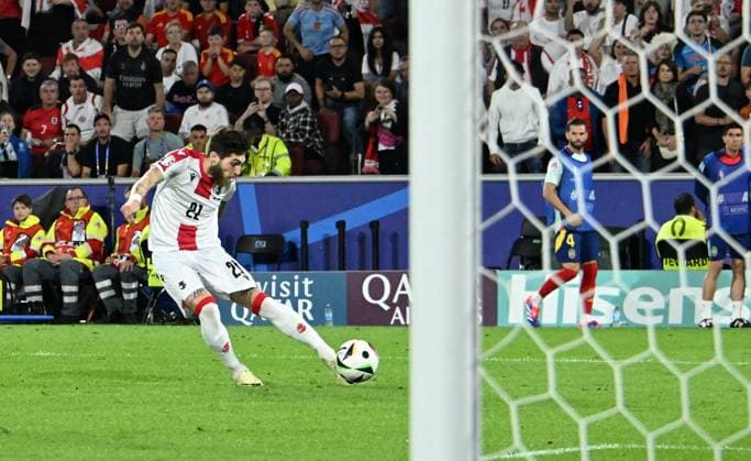 30 06 2024, xsltx, European Football Championship 2024 1 8 Final, Spain Georgia emspor, v l Giorgi Tsitaishvili Georgia DFL DFB REGULATIONS PROHIBIT ANY USE OF PHOTOGRAPHS as IMAGE SEQUENCES and or QUASI VIDEO Köln