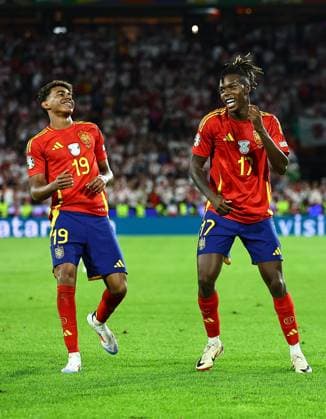 Nico Williams of Spain celebrates scoring to make it 3-1 with Lamine Yamal of Spain Spain v Georgia, UEFA European Championship, EM, Europameisterschaft 2024, Round of 16, Football, Cologne Stadium, Cologne, Germany - 30 Jun 2024 EDITORIAL USE ONLY No use with unauthorised audio, video, data, fixture lists, club league logos or live services. Online in-match use limited to 120 images, no video emulation. No use in betting, games or single club league player publications. Copyright: xMichaelxZemanek Shutterstockx 14562306bl