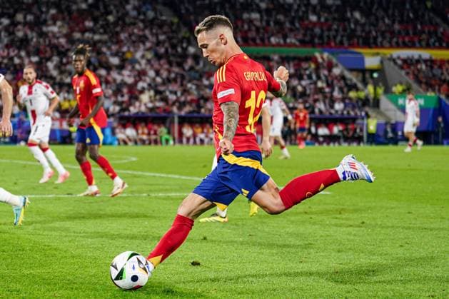 2024-06-30 Spain v Georgia - Round of 16 - UEFA EURO, EM, Europameisterschaft,Fussball 2024 COLOGNE, GERMANY - JUNE 30: Alejandro Grimaldo of Spain takes a shot during the Round of 16 - UEFA EURO 2024 match between Spain and Georgia at Cologne Stadium on June 30, 2024 in Cologne, Germany. (Photo by Joris Verwijst BSR Agency) Cologne Germany Content not available for redistribution in The Netherlands directly or indirectly through any third parties. Copyright: xBSRxAgencyx