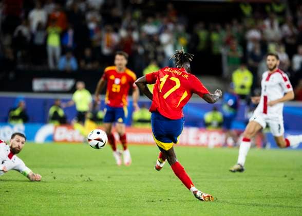 Koeln, RheinEnergieStadion, 30 06 2024 Nico Williams scores the 3 1 goal during the match UEFA European Championship 2024 Spain vs Georgia
