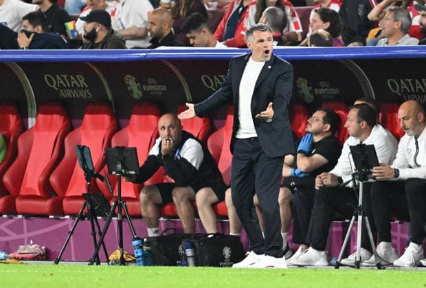 30 06 2024, xsltx, Football EM 2024 1 8 Final, Spain Georgia emspor, v l Coach Coach Willy Sagnol Georgia disappointed, disappointed looking, dissapointed UEFA REGULATIONS PROHIBIT ANY USE OF PHOTOGRAPHS as IMAGE SEQUENCES and or QUASI VIDEO Cologne