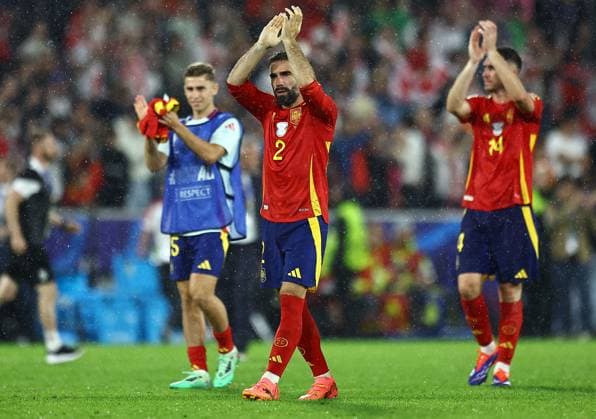 Daniel Carvajal of Spain claps the fans at full time Spain v Georgia, UEFA European Championship, EM, Europameisterschaft 2024, Round of 16, Football, Cologne Stadium, Cologne, Germany - 30 Jun 2024 EDITORIAL USE ONLY No use with unauthorised audio, video, data, fixture lists, club league logos or live services. Online in-match use limited to 120 images, no video emulation. No use in betting, games or single club league player publications. Copyright: xMichaelxZemanek Shutterstockx 14562306cb