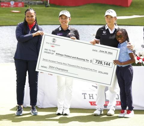MIDLAND, MI - JUNE 30: From left to right LPGA, Golf Damen golfers Atthaya Thitikul and Running Yin are presented with the check after winning the LPGA Dow Championship on June 30, 2024, at Midland Country Club in Midland, Michigan. (Photo by Brian Spurlock Icon Sportswire) GOLF: JUN 30 LPGA Dow Championship EDITORIAL USE ONLY Icon24063017