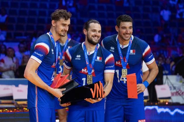 Japan - France , decoration ceremony 30.06.2024 Lodz, Poland, men s Volleyball Nations League, final round finals ; ceremony decoration after the tournament and final game Japan - France image shows: Jean Patry (L) Antoine Brizard (C) Nicolas Le Goff (R) photo Katarzyna Plewczynska Fotostyk Copyright: xFotostykxPhotoxAgencyx 20240630FCTKP1778