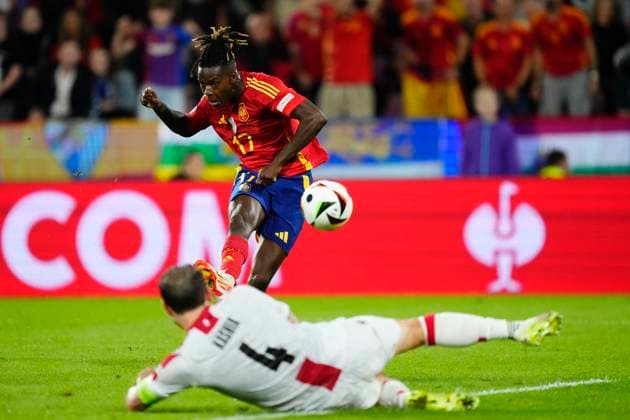 Spain v Georgia: Round of 16 - UEFA EURO, EM, Europameisterschaft,Fussball 2024 Nico Williams left winger of Spain and Athletic Club Bilbao shooting to goal during the UEFA EURO 2024 round of 16 match between Spain and Georgia at Cologne Stadium on June 30, 2024 in Cologne, Germany. Cologne Germany  Copyright: xJosexBretonx originalFilename:bretonhernandez-spainvge240630_np5Fa.jpg