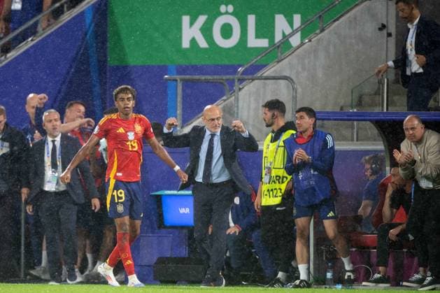 Coach Luis DE LA FUENTE ESP , final cheer, cheer, cheers, joy, cheers, round of 16 Spain ESP Georgia GEO 4 1 Stadion Koeln, Cologne Stadium, 30 06 2024 Football UEFA EURO 2024 GERMANY from 14 06 2024 14 07 2024 Â