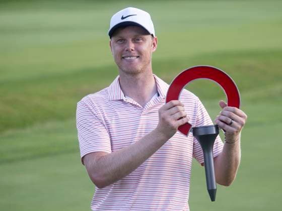 DETROIT, MI - JUNE 30: Cam Davis (AUS) holds up the trophy after winning the fourth round of the Rocket Mortgage Classic on June 30, 2024 at Detroit Golf Club in Detroit, Michigan. (Photo by Joseph Weiser Icon Sportswire) GOLF: JUN 30 PGA, Golf Herren Rocket Mortgage Classic EDITORIAL USE ONLY Icon2406300334