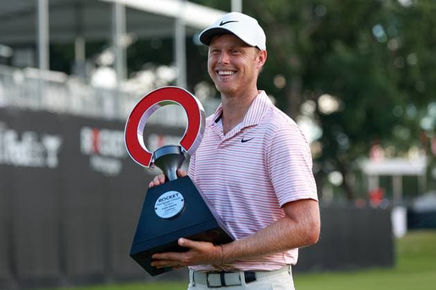 Rocket Mortgage Classic Cameron Davis of Australia holds the trophy during the awards ceremony after winning the Rocket Mortgage Classic for the second time at Detroit Golf Club on Sunday, June 30, 2024 in Detroit, Michigan. Detroit Michigan United States  Copyright: xAmyxLemusx originalFilename:lemus-rocketmo240630_npnWG.jpg