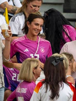 29 06 2024, Football UEFA EURO 2024, Round of 16, Germany Denmark, in the BVB Arena Dortmund, Lisa Müller Germany the wife of Thomas Müller Germany has fun