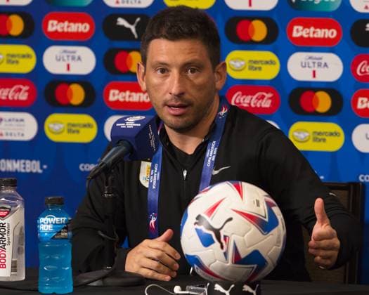 June 30, 2024, Kansas City, Missouri, USA: Pictured is Team Uruguay assistant coach DIEGO REYES gives a press conference, PK, Pressekonferenz at Arrowhead Stadium in Kansas City, Missouri on June 30, 2024. Reyes speaks for head coach Marcelo Bielsa in lieu of Bielsa s suspension from Copa America Cup s USA vs. Paraguay match. Kansas City USA - ZUMAh139 20240630_zap_h139_010 Copyright: xSerenaxS.Y.xHsux