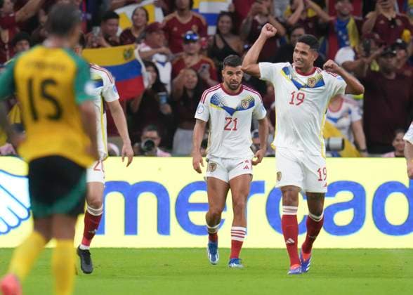 June 30, 2024, Austin, Tx, United States: ERIC RAMIREZ (19) and teammate ALEXANDER GONZALEZ (21) of Venezuela celebrate Ramirez goal during second half action in the Group B final stage match of the CONCACAF Copa America 2024 at Austin s Q2 Stadium on June 30, 2024. Venezuela advanced from group play while eliminating Jamaica, 3-0. Austin United States - ZUMAd150 20240630_znp_d150_006 Copyright: xBobxDaemmrichx