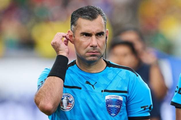 RECORD DATE NOT STATED Copa America USA 2024 Ecuador vs Mexico Referee Mario Escobar of Guatemala during the CONMEBOL Copa America 2024 group B match between Ecuador and Mexico, at State Farm Stadium, on June 30, 2024 in Glendale, Arizona, United States. GLENDALE ARIZONA UNITED STATES  Copyright: xJorgexMartinezx 20240630195709_CA_GB_2024_ECU_MEX_ESCOBAR150