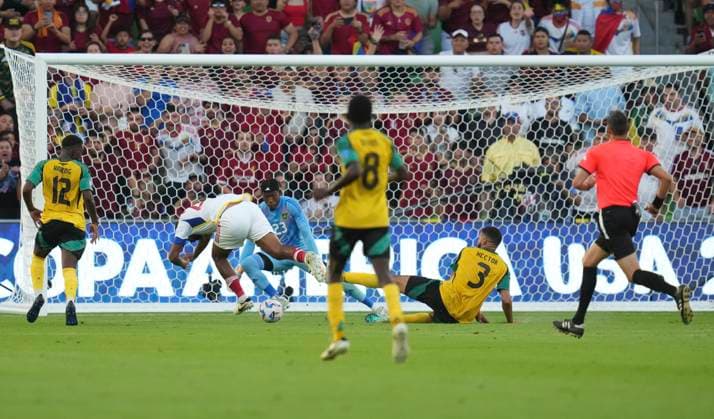 June 30, 2024, Austin, Tx, United States: JOSE SAlOMON RONDON OF Venezuela (23) scores the second goal for his team during second half action in the Group B final stage match of the CONCACAF Copa America 2024 at Austin s Q2 Stadium on June 30, 2024. Venezuela advanced from group play while eliminating Jamaica, 3-0. Venezuela eliminated Jamaica, 3-0 to advance to the quarter finals. The Jamaica goal keepr is 23 JAHMALI WAITE. Austin United States - ZUMAd150 20240630_znp_d150_014 Copyright: xBobxDaemmrichx