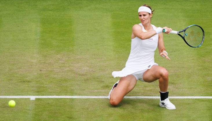 Belgian Greet Minnen pictured in action during a tennis match between Belgian Minnen and British Watson, in the first round of the women s singles competition of the 2024 Wimbledon grand slam tournament at the All England Tennis Club, in south-west London, Britain, Monday 01 July 2024. BENOITxDOPPAGNE  x95626956x