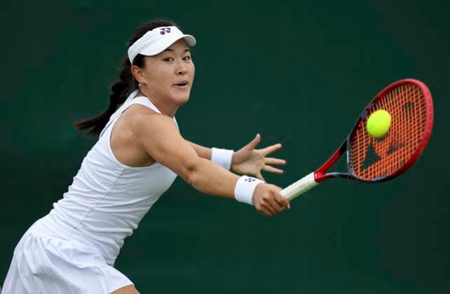 (240701) -- LONDON, July 1, 2024 -- Zhu Lin hits a return during the women s singles first round match between Zhu Lin of China and Irina-Camelia Begu of Romania at Wimbledon tennis Championship in London, Britain, on July 1, 2024. ) (SP)BRITAIN-LONDON-TENNIS-WIMBLEDON-DAY 1 HanxYan 