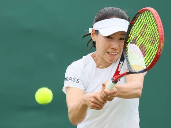 Japanese Nao Hibino pictured in action during a tennis match against Belgian Mertens, in the first round of the women s singles competition of the 2024 Wimbledon grand slam tournament at the All England Tennis Club, in south-west London, Britain, Monday 01 July 2024. BENOITxDOPPAGNE  x95630965x