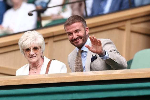 Sport Bilder des Tages 1st July 2024; All England Lawn Tennis and Croquet Club, London, England; Wimbledon Tennis Tournament, Day 1; David Beckham waves to the crowd in the royal box with his mum Sandra Georgina West  ActionPlus12662368 ShaunxBrooks