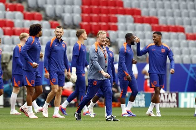 MUNICH - National coach Ronald Koeman during the MD-1 training session of the Dutch national team, Nationalteam in the Munich Football Arena on July 1, 2024 in Munich, Germany. The Dutch national team is preparing for the eighth finals at the European Football Championship in Germany against Romania. ANP KOEN VAN WEEL UEFA EURO, EM, Europameisterschaft,Fussball 2024 Germany 2024 xVIxANPxSportx xxANPxIVx 502535348 originalFilename: 502535348.jpg