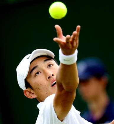 (240701) -- LONDON, July 1, 2024 -- Shang Juncheng serves the ball during the men s singles first round match between Shang Juncheng of China and Cristian Garin of Chile at Wimbledon tennis Championship in London, Britain, on July 1, 2024. ) (SP)BRITAIN-LONDON-TENNIS-WIMBLEDON-DAY 1 LixYing 
