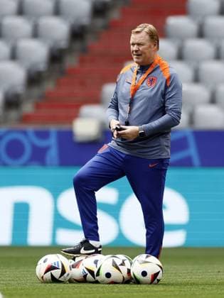 MUNICH - National coach Ronald Koeman during the MD-1 training session of the Dutch national team, Nationalteam in the Munich Football Arena on July 1, 2024 in Munich, Germany. The Dutch national team is preparing for the eighth finals at the European Football Championship in Germany against Romania. ANP KOEN VAN WEEL UEFA EURO, EM, Europameisterschaft,Fussball 2024 Germany 2024 xVIxANPxSportx xxANPxIVx 502536146 originalFilename: 502536146.jpg