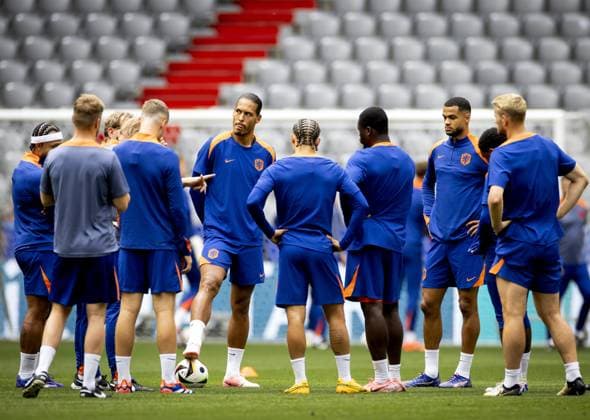 MUNICH - Memphis Depay, Virgil van Dijk and Cody Gakpo during the MD-1 training session of the Dutch national team, Nationalteam at the Munich Football Arena on July 1, 2024 in Munich, Germany. The Dutch national team is preparing for the eighth finals at the European Football Championship in Germany against Romania. ANP KOEN VAN WEEL UEFA EURO, EM, Europameisterschaft,Fussball 2024 Germany 2024 xVIxANPxSportx xxANPxIVx 502538234 originalFilename: 502538234.jpg