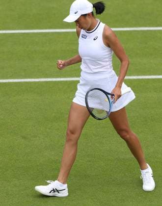(240701) -- LONDON, July 1, 2024 -- Zhang Shuai reacts during during the women s singles first round match between Zhang Shuai of China and Daria Kasatkina of Russia at Wimbledon tennis Championship in London, Britain, on July 1, 2024. ) (SP)BRITAIN-LONDON-TENNIS-WIMBLEDON-DAY 1 HanxYan 