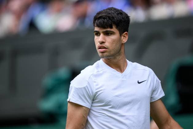 240701 Carlos Alcaraz of Spain competes in a first round singles tennis match during day 1 of Wimbledon on July 1, 2024 in London Photo Jesper Zerman BILDBYRAN kod JZ JZ0547 tennis wimbledon day 1 bbeng  Copyright: JESPERxZERMAN BB240701JZ050