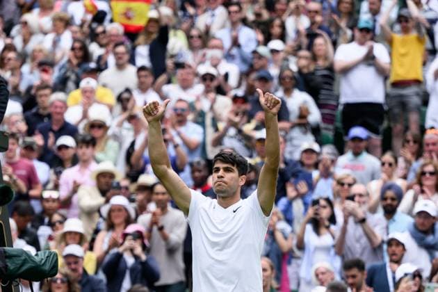 240701 Carlos Alcaraz of Spain celebrates after competing in a first round singles tennis match during day 1 of Wimbledon on July 1, 2024 in London Photo Jesper Zerman BILDBYRAN kod JZ JZ0547 tennis wimbledon day 1 bbeng jubel  Copyright: JESPERxZERMAN BB240701JZ067