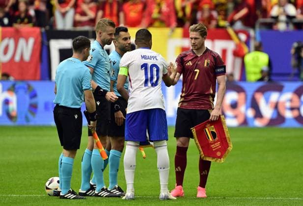 France s Kylian Mbappe and Belgium s Kevin De Bruyne pictured at the start of a soccer game between France and Belgian national soccer team Red Devils, Monday 01 July 2024 in Dusseldorf, Germany, the Round of 16 game in the UEFA EURO, EM, Europameisterschaft,Fussball 2024 European championships. DIRKxWAEM  x95641370x