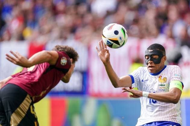 2024-07-01 France v Belgium - Round of 16 - UEFA EURO, EM, Europameisterschaft,Fussball 2024 DUSSELDORF, GERMANY - JULY 1: Wout Faes of Belgium heads the ball, Kylian Mbappe of France wearing a face mask looks surprised during the Round of 16 - UEFA EURO 2024 match between France and Belgium at Dusseldorf Arena on July 1, 2024 in Dusseldorf, Germany. (Photo by Joris Verwijst BSR Agency) Dusseldorf Germany Content not available for redistribution in The Netherlands directly or indirectly through any third parties. Copyright: xBSRxAgencyx
