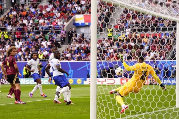 France goalkeeper Mike Maignan saves to goal during the Euro 2024 round of 16 soccer match between France and Belgium at the Esprit Arena - Dusseldorf, Germany - Monday 1, July, 2024. - Soccer.  Copyright: xFabioxFerrari LaPressex