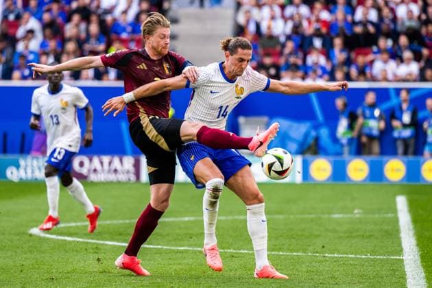 240701 Kevin De Bruyne of Belgium and Adrien Rabiot of France during the UEFA Euro 2024 Football Championship round of 16 match between France and Belgium on July 1, 2024 in Dusseldorf Photo Mathias Bergeld BILDBYRAN kod MB MB0941 fotboll football soccer fotballs em europamästerskap em uefa euro uefa european football championship euro 2024 frankrike france belgien belgium bbeng round of 16 attondelsfinal  Copyright: MATHIASxBERGELD BB240701MB034