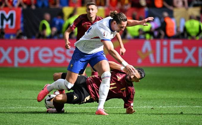 Football, European Championship, EURO 2024, Round of 16, Merkur Spiel Arena Düsseldorf France Belgium Adrien Rabiot FRA , Yannick Carrasco BEL Action