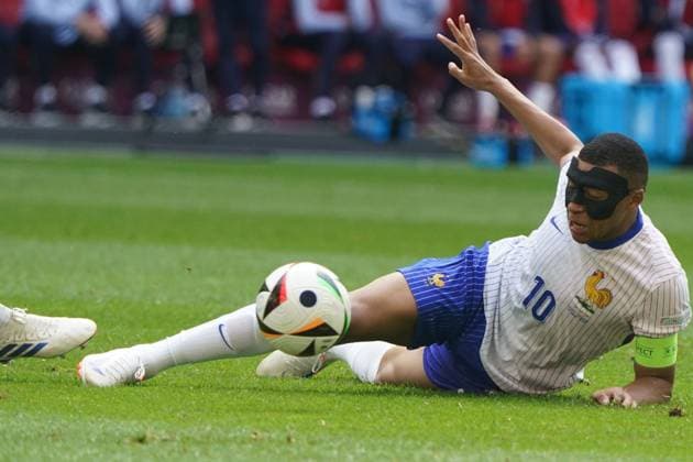 Football, UEFA Euro2024, Euro 2024, Round of 16, France Belgium, Düsseldorf Arena Düsseldorf, Kylian Mbappe France action, single image