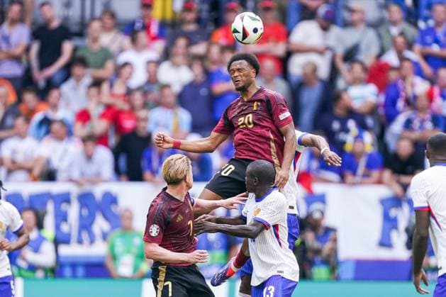 2024-07-01 France v Belgium - Round of 16 - UEFA EURO, EM, Europameisterschaft,Fussball 2024 DUSSELDORF, GERMANY - JULY 1: Lois Openda of Belgium heads the ball, Kevin De Bruyne of Belgium, N Golo Kante of France during the Round of 16 - UEFA EURO 2024 match between France and Belgium at Dusseldorf Arena on July 1, 2024 in Dusseldorf, Germany. (Photo by Joris Verwijst BSR Agency) Dusseldorf Germany Content not available for redistribution in The Netherlands directly or indirectly through any third parties. Copyright: xBSRxAgencyx