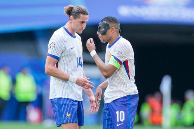 UEFA EURO 2024 France Belgium 01 07 2024 Adrien Rabiot France, 14 , Kylian Mbappe France, 10 UEFA EURO 2024 Round of 16 France Belgium Düsseldorf Arena, Düsseldorf on 01 07 2024 Copyright: xBEAUTIFULxSPORTS Meuselx
