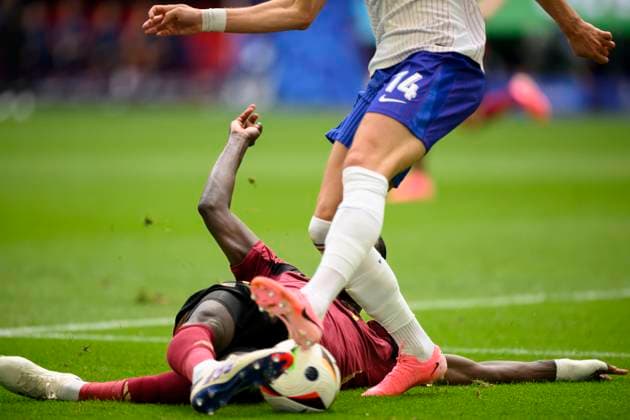 Feature, action, duel, round of 16, match M42, France FRA Belgium BEL , on 01 07 2024 in Duesseldorf Germany European Football Championship 2024 from 14 06 14 07 2024 in Germany Â