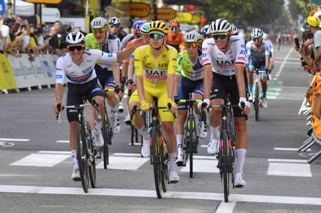 Foto IPP Massimo Rana Torino 01-07-2024 Ciclismo Tour de France tappa Piacenza - Torino nella foto a sinistra Remco Evenepoel batte la mano sulla spalla di tadej pogacar Italy Photo Press - World Copyright italy  Copyright: xR4924_italyphotopressx