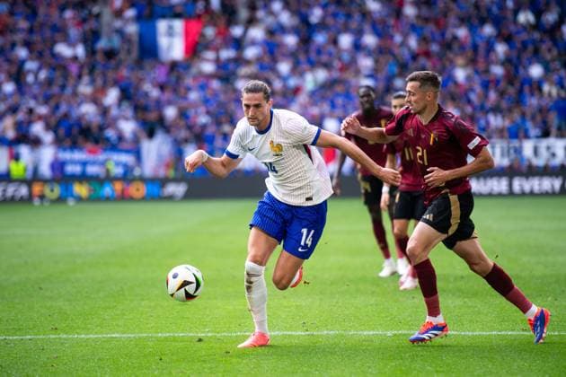 Adrien Rabiot France, 14 in duel with Timothy Castagne Belgium, 21 , GER, France FRA vs Belgium BEL , European Football Championship, UEFA EURO 2024, Round of 16, 01 07 2024 GER, France FRA vs Belgium BEL , European Football Championship, UEFA EURO 2024, Round of 16, 01 07 2024 Duesseldorf Copyright: xEibner-Pressefoto Memmlerx EP_MMR
