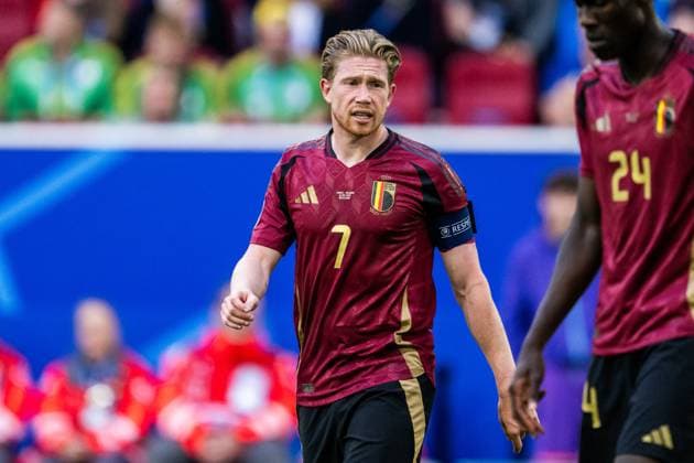 240701 Kevin De Bruyne of Belgium looks dejected during the UEFA Euro 2024 Football Championship round of 16 match between France and Belgium on July 1, 2024 in Dusseldorf Photo Mathias Bergeld BILDBYRAN kod MB MB0941 fotboll football soccer fotballs em europamästerskap em uefa euro uefa european football championship euro 2024 frankrike france belgien belgium bbeng round of 16 attondelsfinal dejected depp  Copyright: MATHIASxBERGELD BB240701MB049