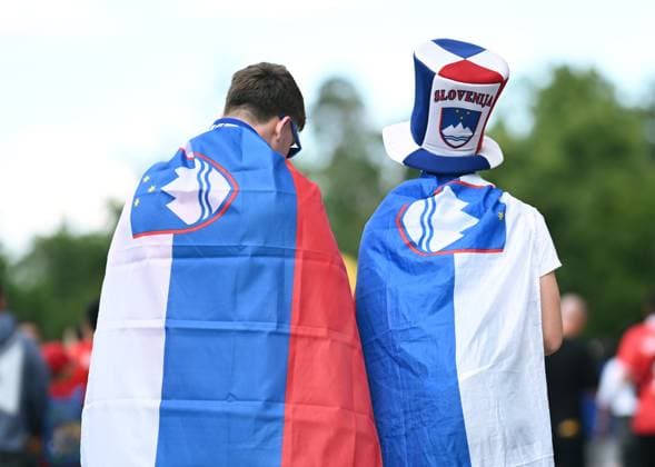 Germany Soccer Euro 2024 Portugal - Slovenia 8720655 01.07.2024 Slovenia s fans wait before the UEFA EURO, EM, Europameisterschaft,Fussball 2024 round of 16 soccer match between Portugal and Slovenia outside the Frankfurt Arena in Frankfurt am Main, Germany. Alexey Filippov Sputnik Germany  Copyright: xAlexeyxFilippovx