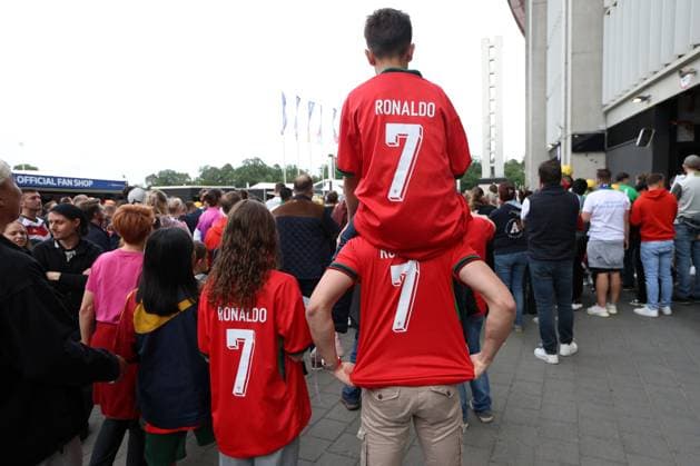 Fans make their way to the stadium wearing Cristiano Ronaldo of Portugal shirts Portugal v Slovenia, UEFA European Championship, EM, Europameisterschaft 2024, Round of 16, Football, Frankfurt Arena, Frankfurt, Germany - 01 Jul 2024 EDITORIAL USE ONLY No use with unauthorised audio, video, data, fixture lists, club league logos or live services. Online in-match use limited to 120 images, no video emulation. No use in betting, games or single club league player publications. Copyright: xMichaelxZemanek Shutterstockx 14566640b