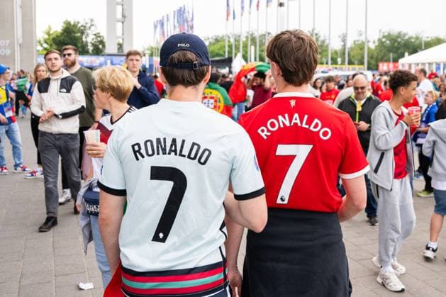 Fan warm up for Portugal v Slovenia, UEFA EURO, EM, Europameisterschaft,Fussball 2024, Frankfurt, Germany Frankfurt, Germany. 01St, July 2024. Football fans of Portugal arrive in Ronaldo jerseys at the stadium for the UEFA Euro 2024 round of 16 match between Portugal and the Slovenia at Deutsche Bank Park in Frankfurt. Frankfurt Germany  Copyright: xGonzalesxPhoto FrederikkexJensenx