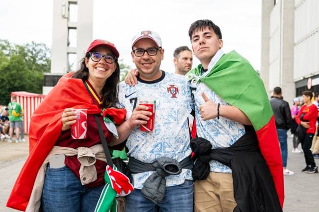 Fan warm up for Portugal v Slovenia, UEFA EURO, EM, Europameisterschaft,Fussball 2024, Frankfurt, Germany Frankfurt, Germany. 01St, July 2024. Football fans of Portugal arrive at the stadium for the UEFA Euro 2024 round of 16 match between Portugal and the Slovenia at Deutsche Bank Park in Frankfurt. Frankfurt Germany  Copyright: xGonzalesxPhoto FrederikkexJensenx