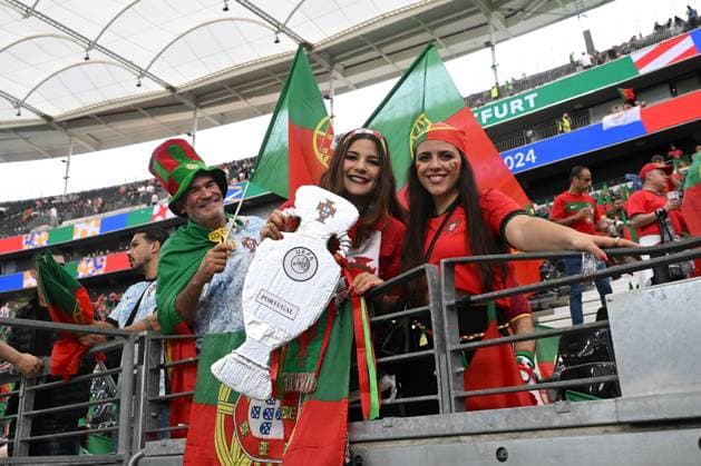 01 07 2024, xjhx, European Football Championship 2024 1 8 Final, Portugal Slovenia emspor, v l emotions, fans, atmosphere, flags, logo, Portugal, spectators, jerseys DFL DFB REGULATIONS PROHIBIT ANY USE OF PHOTOGRAPHS as IMAGE SEQUENCES and or QUASI VIDEO Frankfurt am Main